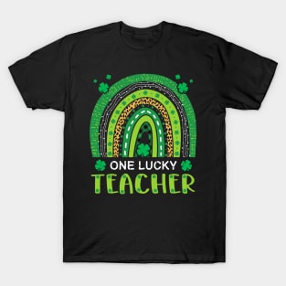 Lucky Teacher St. Patrick's Day Teacher Lucky Shamrocks Rainbow T-Shirt